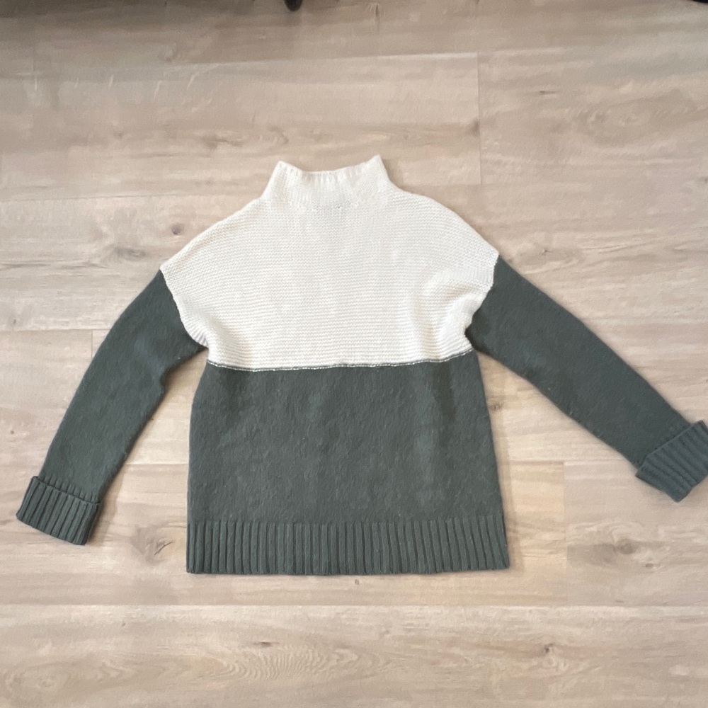 Cynthia Rowley Cream and Green/Grey Turtleneck Sweater